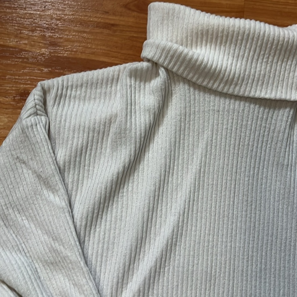 Cropped turtle neck - Picture 3 of 3
